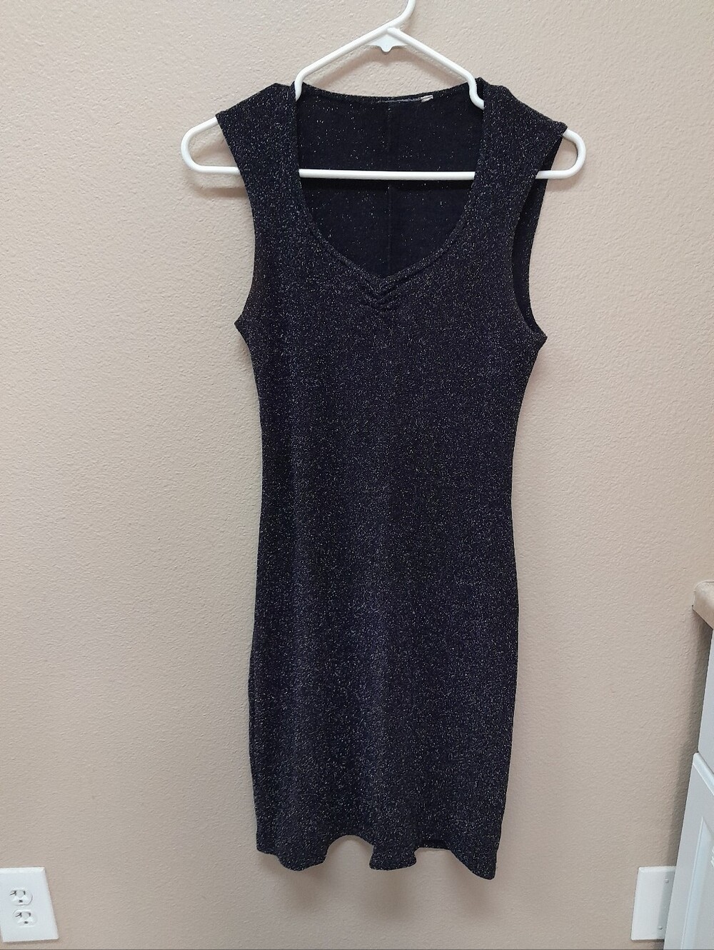 Source Unknown Women's Sleeveless Black Sparkle V-Neck Dress Size:M